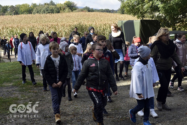 Pielgrzymka dzieci do Piotrówka