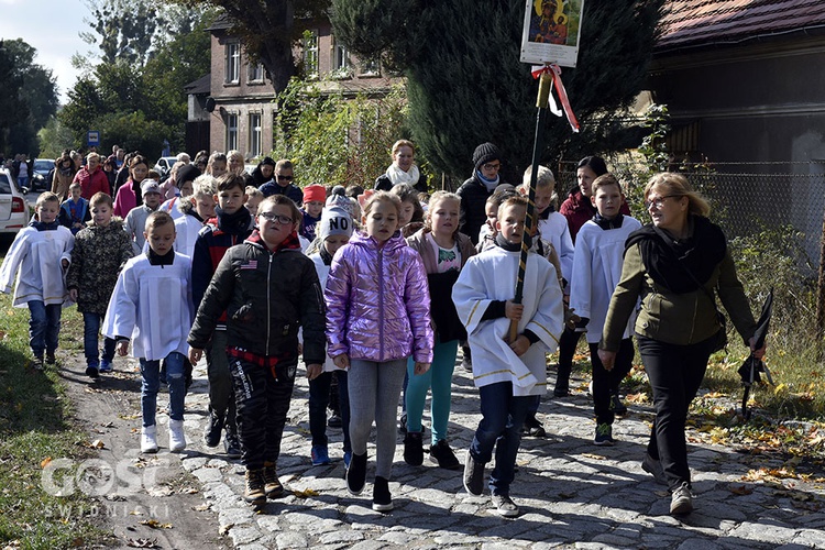 Pielgrzymka dzieci do Piotrówka