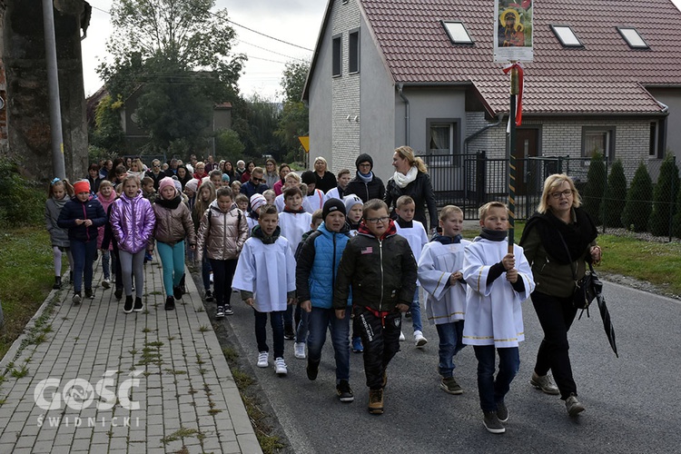 Pielgrzymka dzieci do Piotrówka