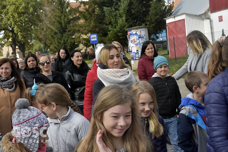 Pielgrzymka dzieci do Piotrówka