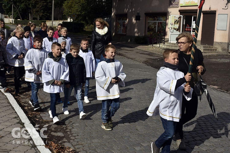 Pielgrzymka dzieci do Piotrówka