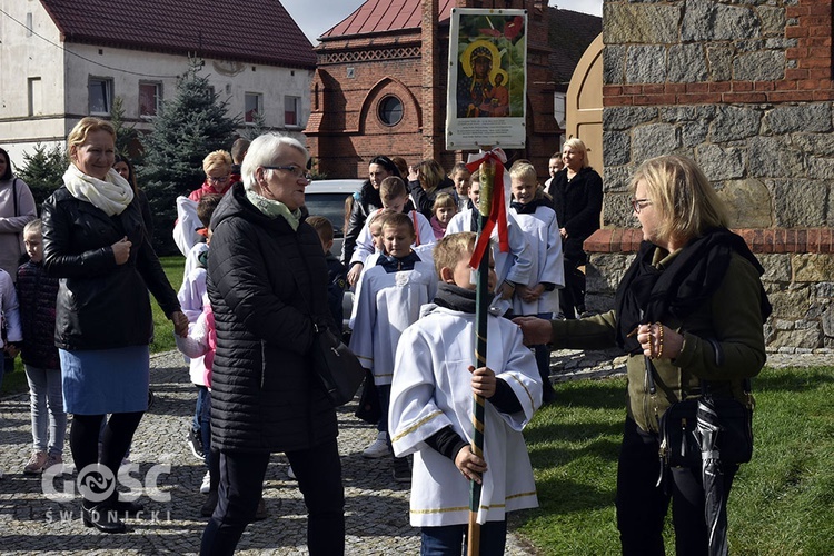 Pielgrzymka dzieci do Piotrówka