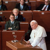 Jan Paweł II w Parlamencie Europejskim w Strasburgu 11 października 1988 roku.