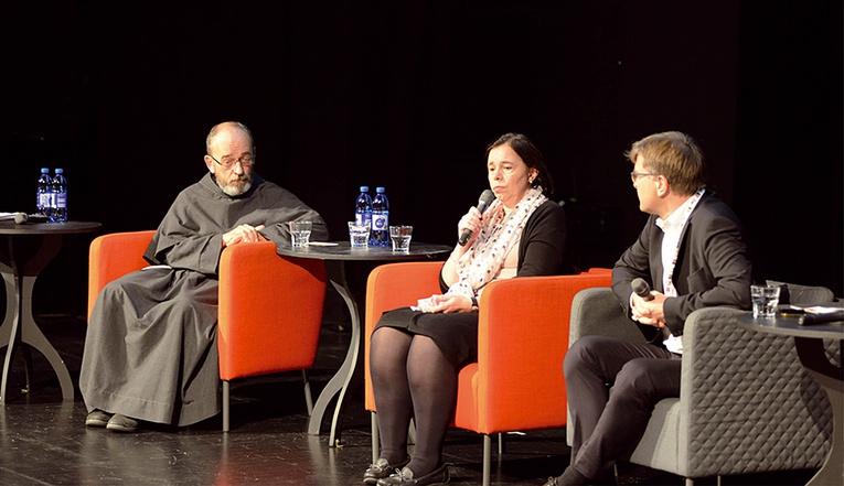 Na zdjęciu o. Paweł Cebula OFM Conv (postulator w procesie beatyfikacyjnym Jánosa Esterházyego), dr Anca Maria Cernea z Rumunii oraz Grzegorz Górny w czasie panelu „Męczennicy komunizmu”.