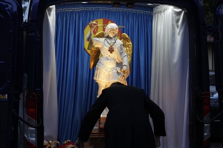 Nawiedzenie figury św. Michała Archanioła z Gargano