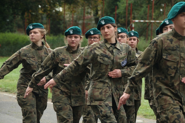 Ślubowanie klas pierwszych w KLO w Henrykowie