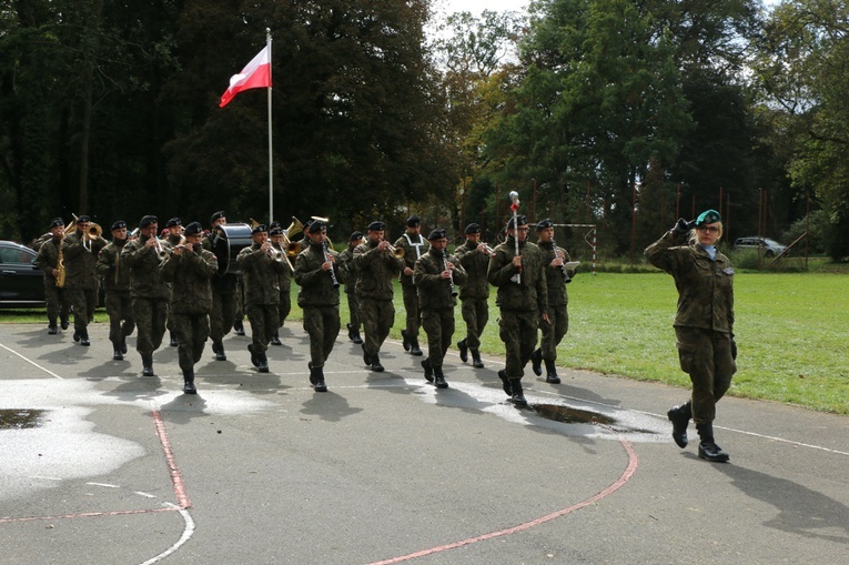 Ślubowanie klas pierwszych w KLO w Henrykowie