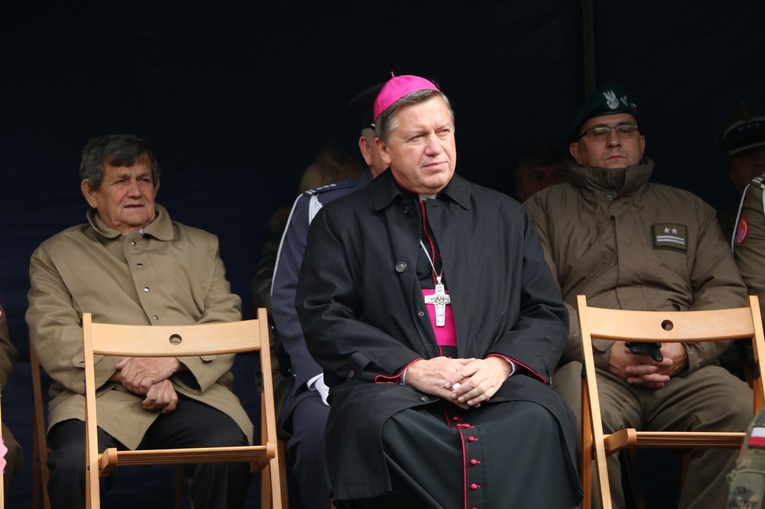 Ślubowanie klas pierwszych w KLO w Henrykowie