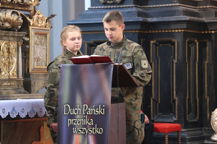 Ślubowanie klas pierwszych w KLO w Henrykowie