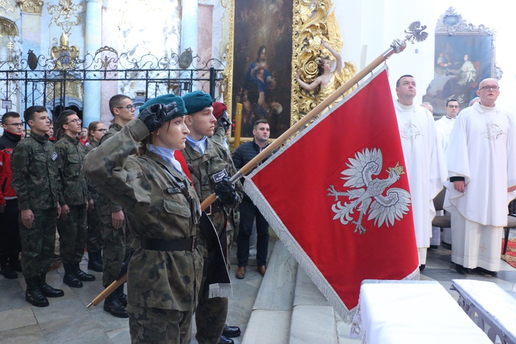 Ślubowanie klas pierwszych w KLO w Henrykowie