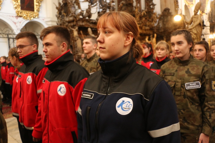 Ślubowanie klas pierwszych w KLO w Henrykowie