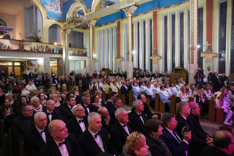 Koncert chórów w Ostrowcu Świętokrzyskim. 