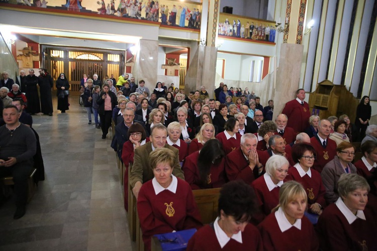 Koncert chórów w Ostrowcu Świętokrzyskim. 