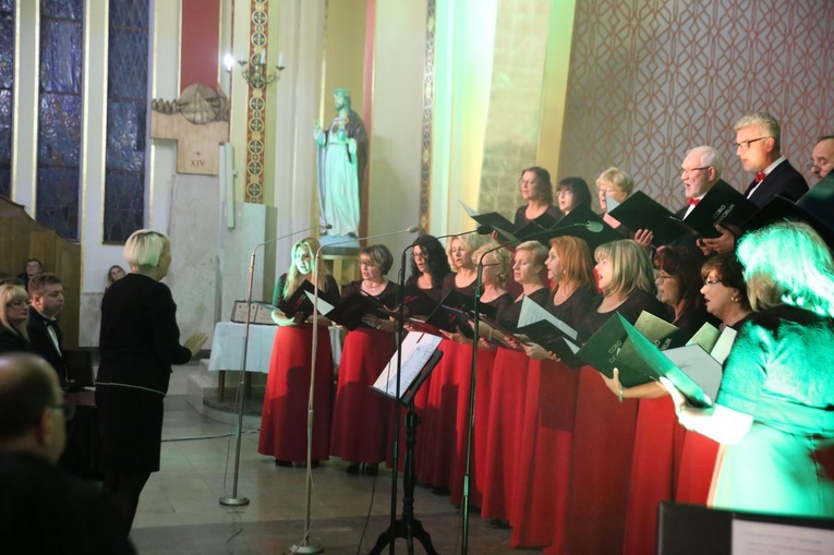 Koncert chórów w Ostrowcu Świętokrzyskim. 