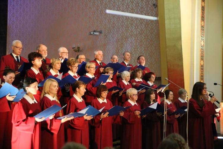 Koncert chórów w Ostrowcu Świętokrzyskim. 