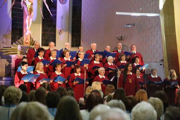 Koncert chórów w Ostrowcu Świętokrzyskim. 