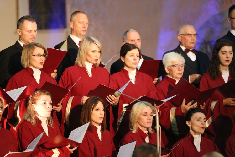 Koncert chórów w Ostrowcu Świętokrzyskim. 