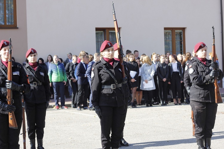 Ślubowanie pierwszoklasistów Technikum Zawodowego ZDZ w Nowym Mieście nad Pilicą