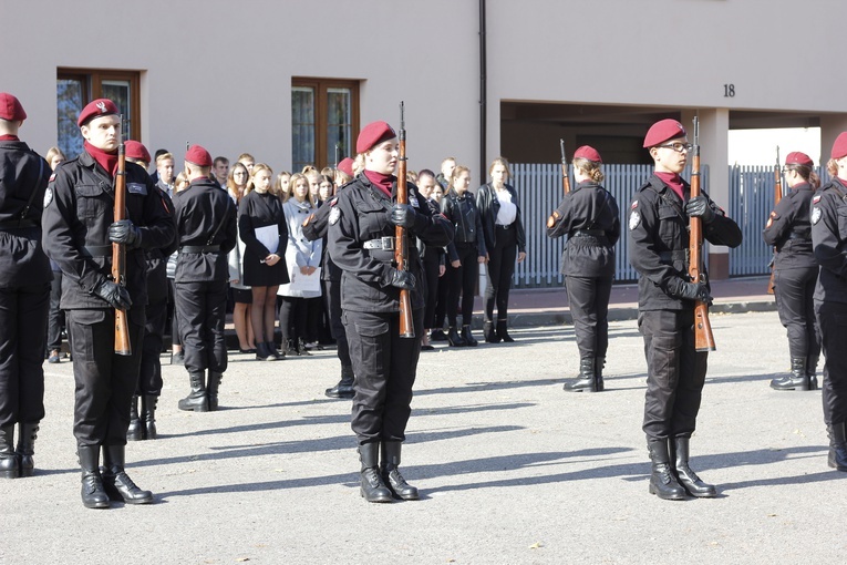 Ślubowanie pierwszoklasistów Technikum Zawodowego ZDZ w Nowym Mieście nad Pilicą