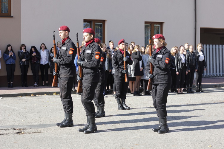 Ślubowanie pierwszoklasistów Technikum Zawodowego ZDZ w Nowym Mieście nad Pilicą