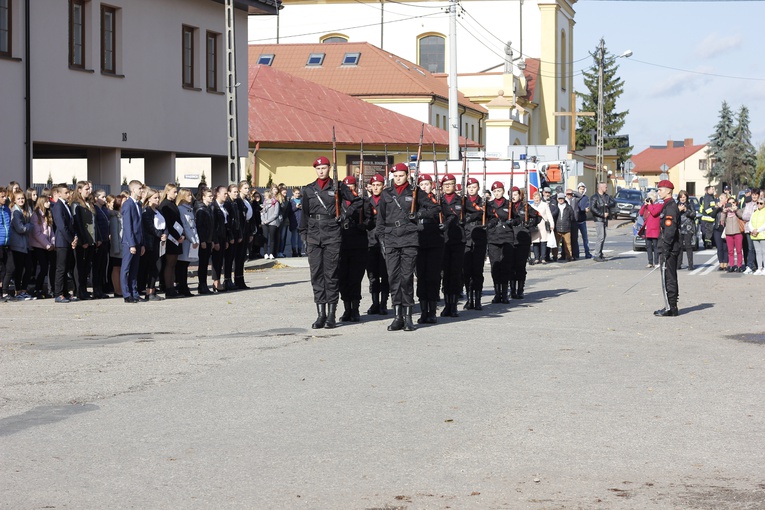 Ślubowanie pierwszoklasistów Technikum Zawodowego ZDZ w Nowym Mieście nad Pilicą