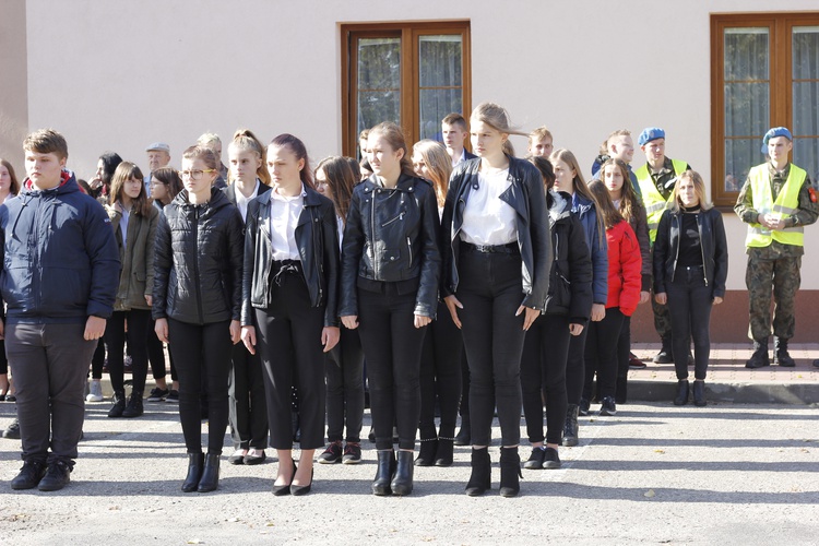 Ślubowanie pierwszoklasistów Technikum Zawodowego ZDZ w Nowym Mieście nad Pilicą