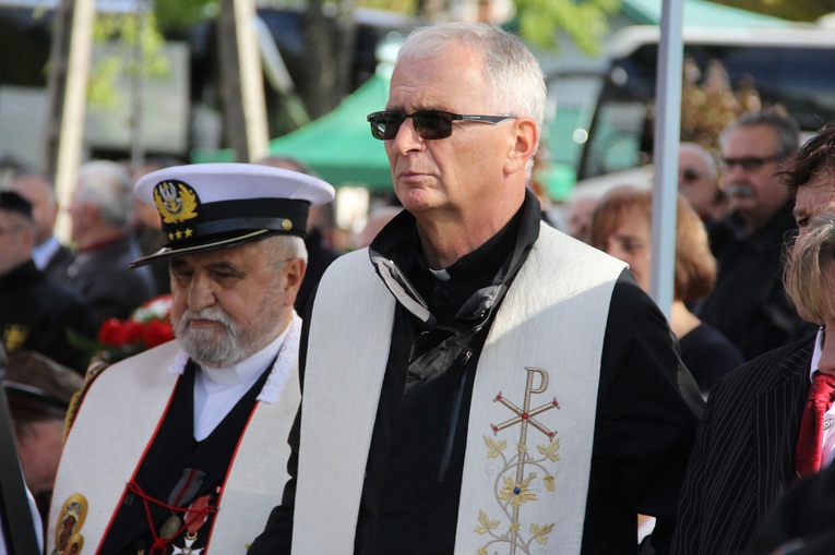 Odsłonięcie pomnika ks. Gurgacza w Łabowej