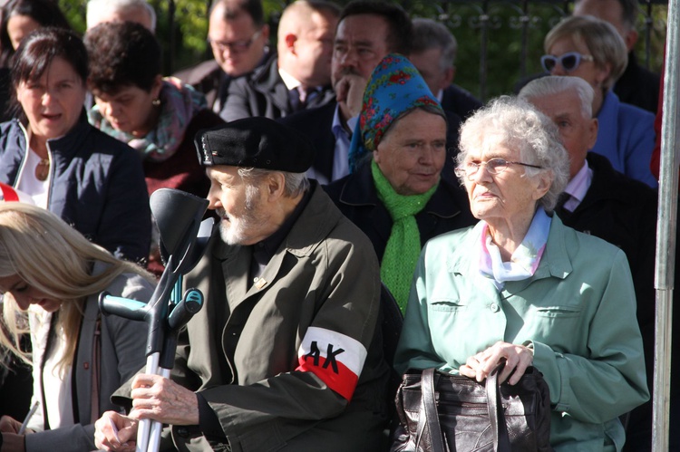 Odsłonięcie pomnika ks. Gurgacza w Łabowej