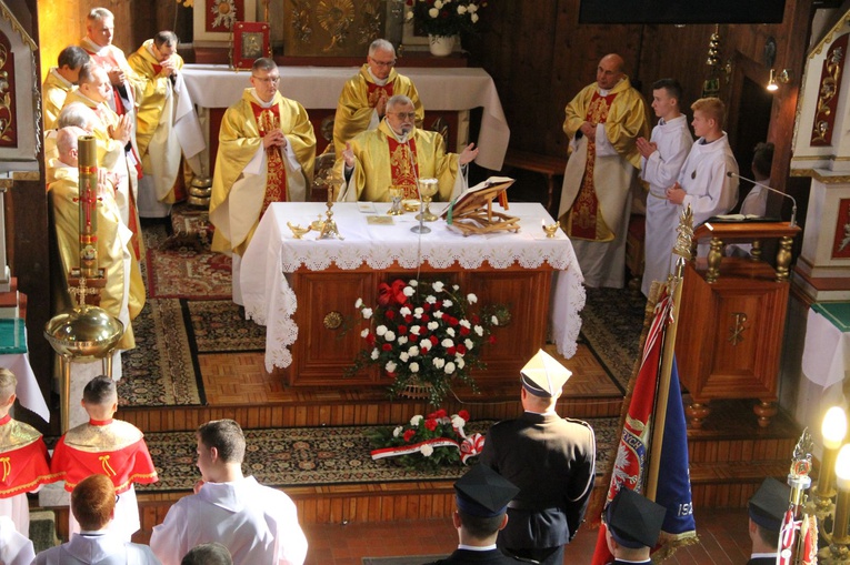 Odsłonięcie pomnika ks. Gurgacza w Łabowej
