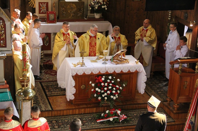 Odsłonięcie pomnika ks. Gurgacza w Łabowej