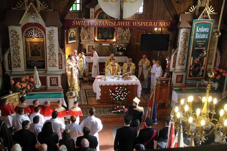 Odsłonięcie pomnika ks. Gurgacza w Łabowej