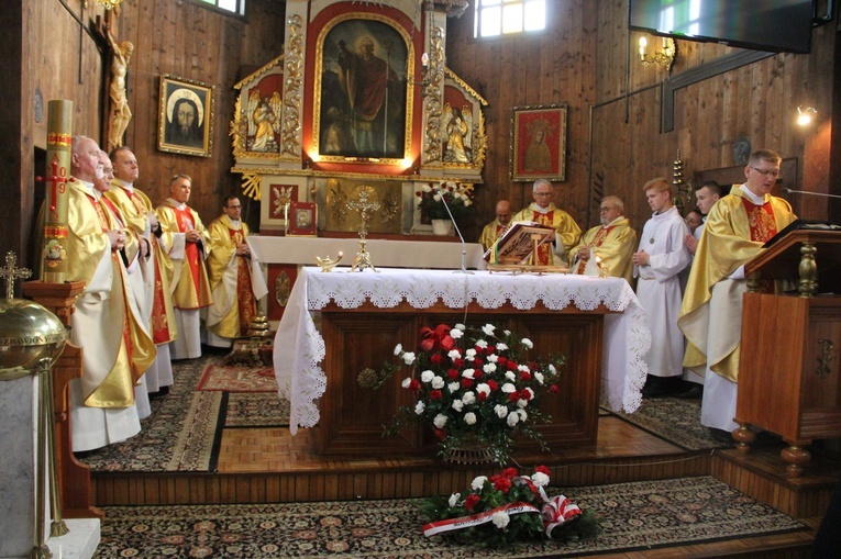 Odsłonięcie pomnika ks. Gurgacza w Łabowej