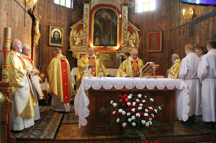 Odsłonięcie pomnika ks. Gurgacza w Łabowej