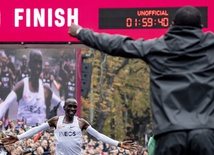 Eliud Kipchoge pierwszym człowiekiem, który przebiegł maraton poniżej 2 godzin!