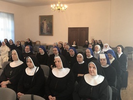Siostry w auli Świdnickiej Kurii Biskupiej.