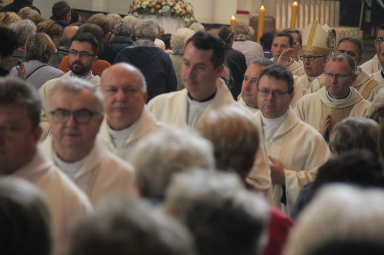 Katowice. Żywy Różaniec i wspólnoty maryjne w katedrze