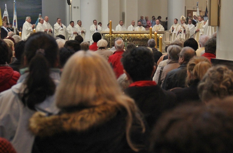 Katowice. Żywy Różaniec i wspólnoty maryjne w katedrze