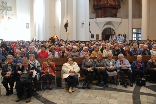 Katowice. Żywy Różaniec i wspólnoty maryjne w katedrze