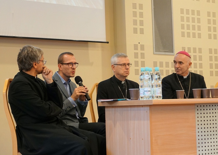 Konferencja "Razem w służbie Kościołowi"