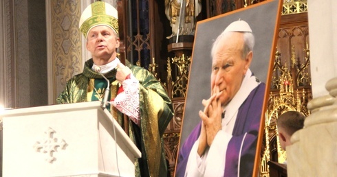 Bp Piotr Turzyński  w katedrze przewodniczył Eucharystii w Dniu Papieskim na zakończenie Tygodnia Kultury Chrześcijańskiej.