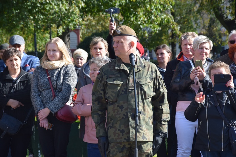 Ślubowanie pierwszoklasistów Technikum Zawodowego ZDZ w Nowym Mieście nad Pilicą