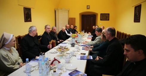 Obrady Komisji Głównej synodu
