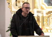 Marcin Jakimowicz, redaktor "Gościa Niedzielnego", pisarz, ewangelizator. Lider Diakonii Świętej Rodziny, wspólnoty, która od 30 lat wsłuchuje się w głos Ducha Świętego.