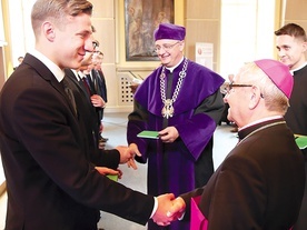 Po złożeniu immatrykulacji klerycy I roku otrzymali indeksy.