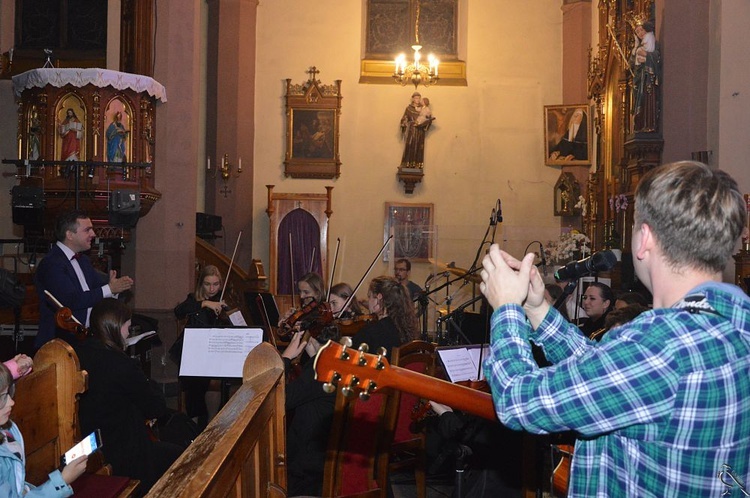 Koncert Papieski w Nowej Rudzie Słupcu