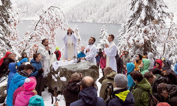 Uroczysta Msza św. pod kapliczką Matki Bożej od Szczęśliwych Powrotów.
6.10.2019 Morskie Oko
