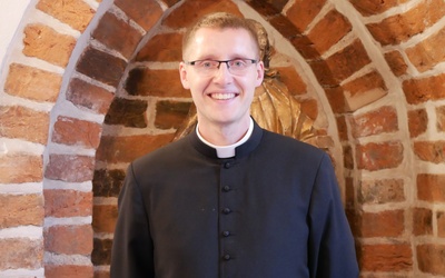 Do wspólnej modlitwy w intencji kapłanów zaprasza ks. Piotr Belecki.