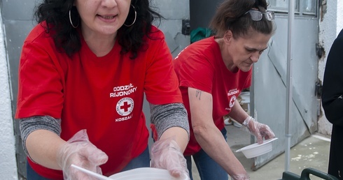 Nakarmić głodnych, sytych uwrażliwić. Światowy Dzień Walki z Głodem 