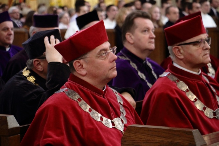 Doktorat honoris causa UPJPII dla kard. Zenona Grocholewskiego