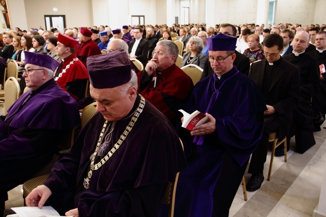 Doktorat honoris causa UPJPII dla kard. Zenona Grocholewskiego